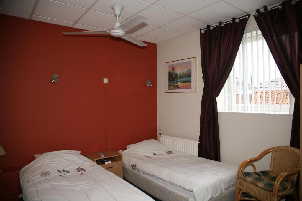 Hotel Restaurant Zeeland Tholen Room photo